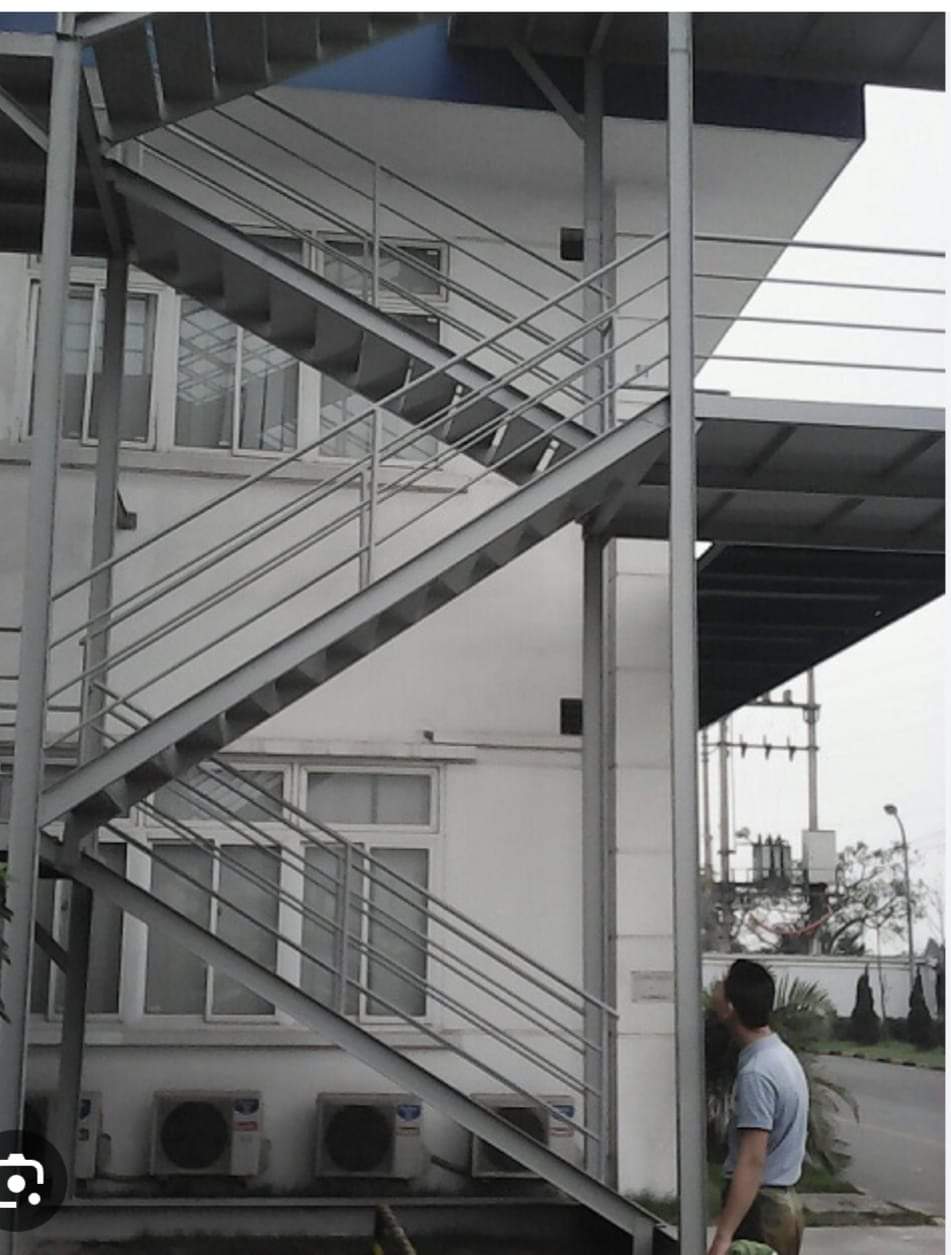 cầu thang thoát hiểm