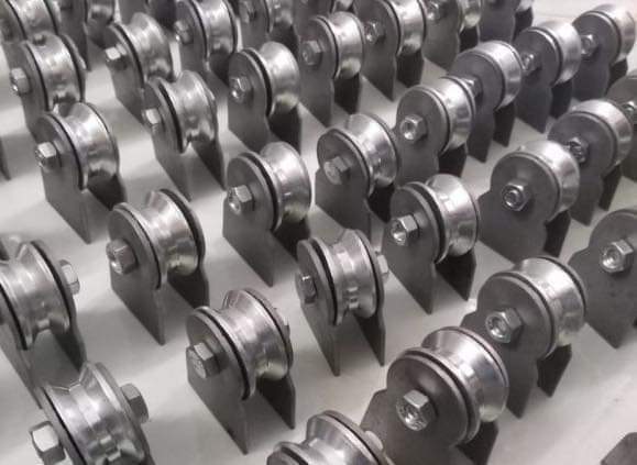 con trượt mái hiên xếp